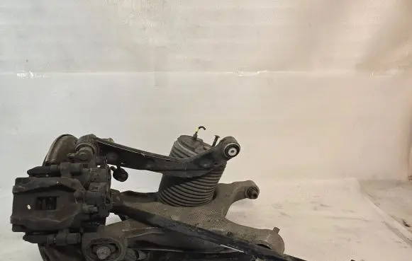 Rear wheel hub spindle/knuckle