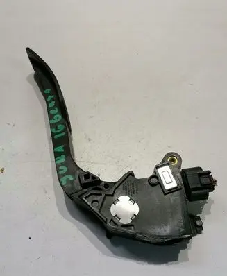 Nissan Juke I F15 Accelerator throttle pedal 180021KM0A