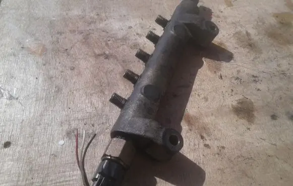 Nissan X-Trail T30 Fuel main line pipe