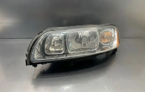 Volvo V70 Headlight/headlamp 30698839 89900269 P2004V70