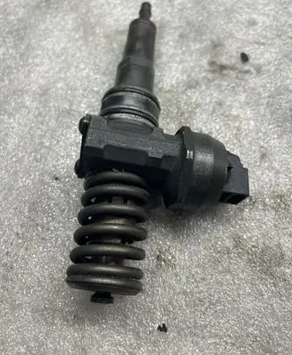 Volkswagen PASSAT B5 Fuel injector 0414720210