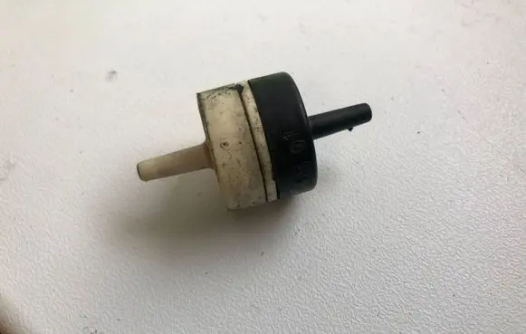 Audi A4 S4 B6 8E 8H Vacuum valve 046905291A