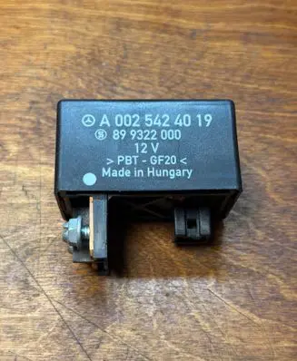 Mercedes-Benz Sprinter W906 Glow plug pre-heat relay A0025424019 899322000