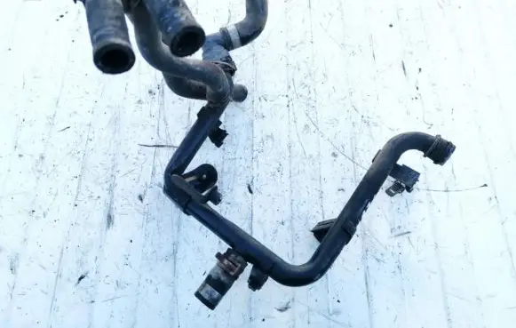 Volkswagen PASSAT B5 Engine coolant pipe/hose