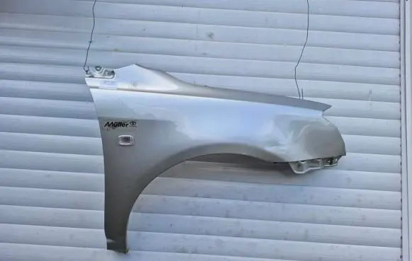 Toyota Avensis T250 Front mudguard 