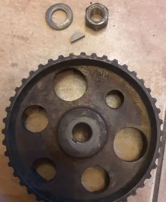 Volkswagen PASSAT B5 Fuel pump gear (pulley) 028130111A
