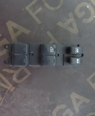 Subaru Forester SH Electric window control switch 157447