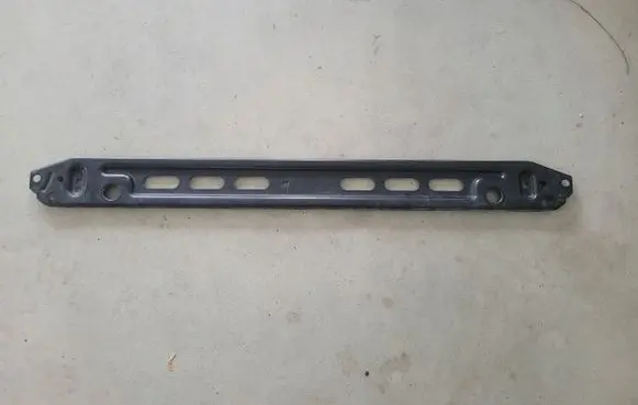 Volvo V60 Radiator mount bracket 31368100