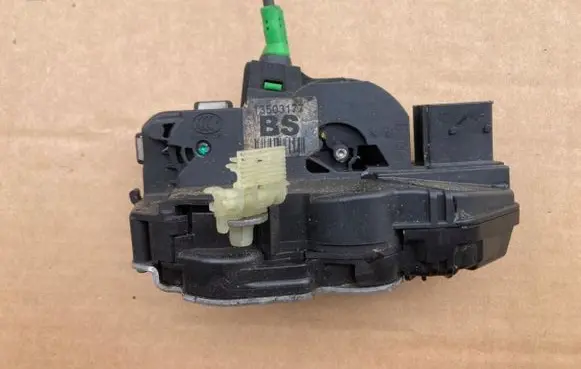 Opel Insignia A Loading door lock 13503177