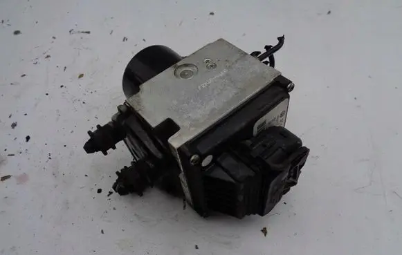 Volkswagen PASSAT B6 ABS Pump