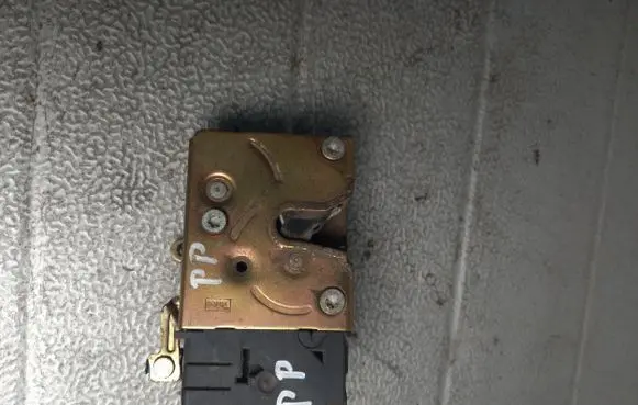 Peugeot Partner Front door lock