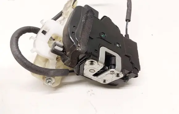KIA Sportage Front door lock 813103U320