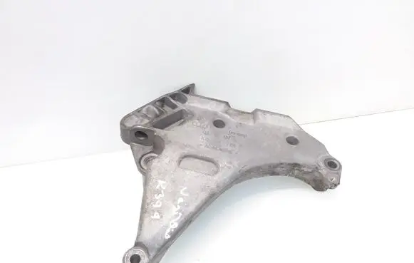 Engine mounting bracket