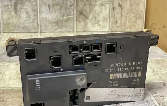 Mercedes-Benz E W211 Door control unit/module 2118200626