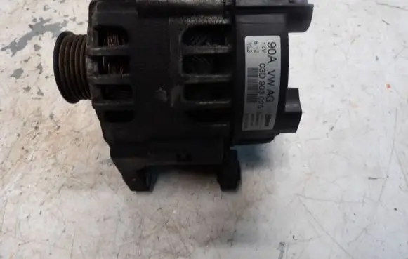 Volkswagen Polo Generator/alternator 03d903025