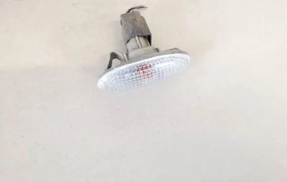 Mazda 5 Front fender indicator light p2829