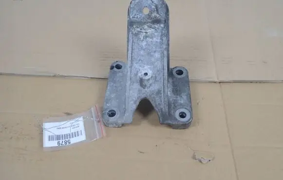 Jaguar XJ X351 Engine mounting bracket 