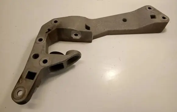 BMW 5 G30 G31 Gearbox mounting bracket 6861583