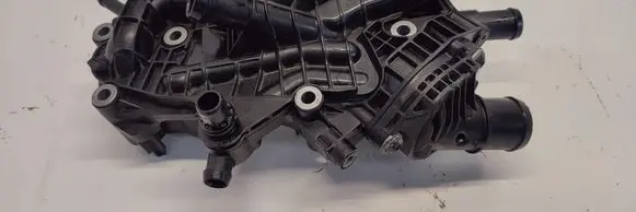Volvo XC40 Thermostat housing 31439559