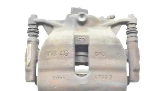 Volkswagen PASSAT B8 Front brake caliper 8V0615123D