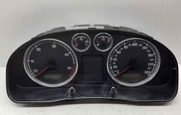 Volkswagen PASSAT B5.5 Speedometer (instrument cluster) 3B0920807A