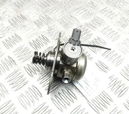 BMW X1 F48 F49 Fuel injection high pressure pump 7636881 0261520249