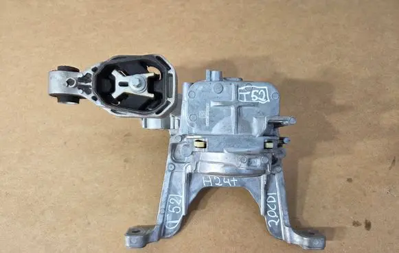 Mercedes-Benz GLA H247 Engine mount bracket A2472402000
