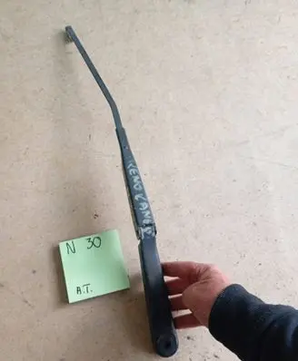 Renault Laguna II Front wiper blade arm 865689