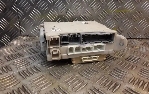 Lexus IS 220D-250-350 Fuse box set 8267253040