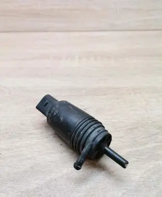 BMW 5 E39 Headlight washer pump 8377612