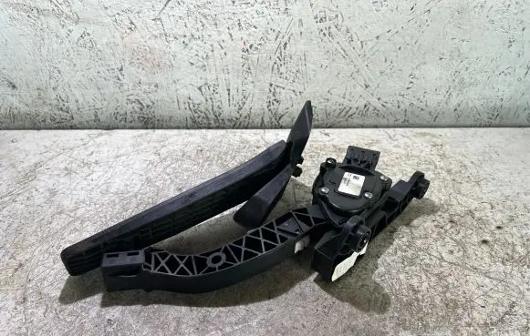 KIA Ceed Accelerator throttle pedal 327003XXXX