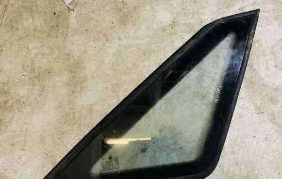 Hyundai Pony Rear side window