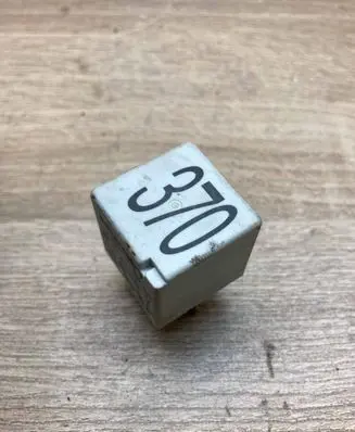 Audi A4 S4 B5 8D Other relay 8D0951253 370
