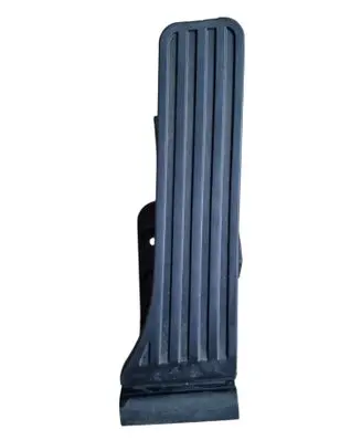 Accelerator throttle pedal