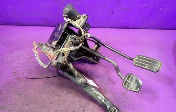 Volkswagen Transporter - Caravelle T4 Pedal assembly