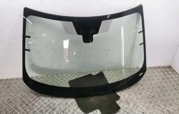 Land Rover Evoque II Front windscreen/windshield window 