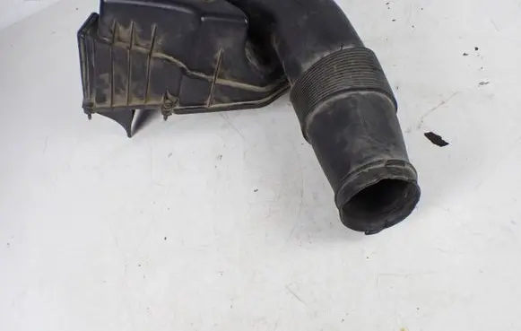 Audi A8 S8 D3 4E Air intake hose/pipe 07L129628E