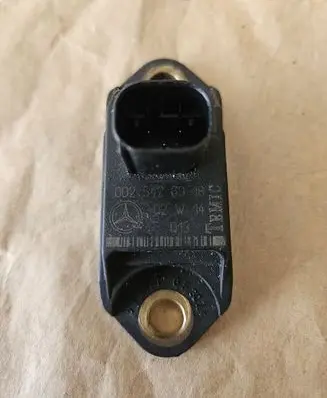 Mercedes-Benz SL R230 Airbag deployment crash/impact sensor 0025426918