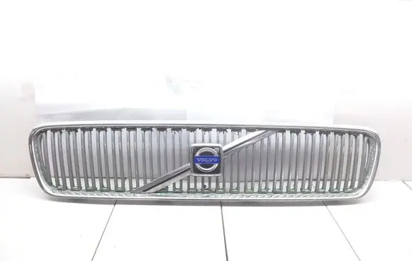 Volvo V50 Front bumper upper radiator grill 08678556