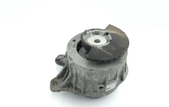 Mercedes-Benz C W205 Engine mount bracket A2052400300 ZGS003