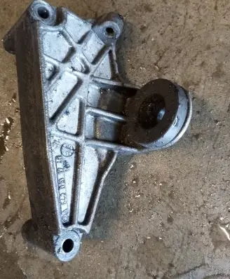 Mercedes-Benz CLS C218 X218 Engine mounting bracket A6420101740