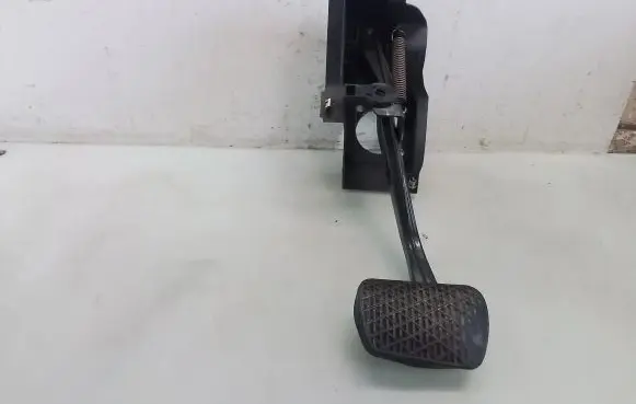 Mercedes-Benz C W203 Brake pedal 2032900719