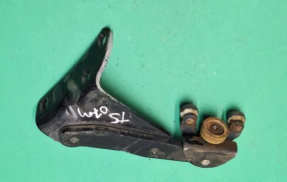 Volkswagen Transporter - Caravelle T5 Sliding door lower roller guide/hinge 7h0843398