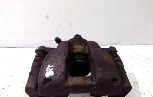 Honda CR-V Front brake caliper