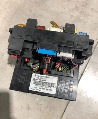 Mercedes-Benz C W203 Fuse module 2035452901