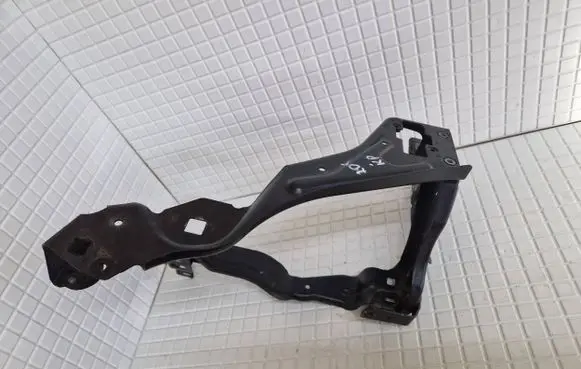 Mercedes-Benz C W204 Headlight/headlamp mounting bracket 204620589