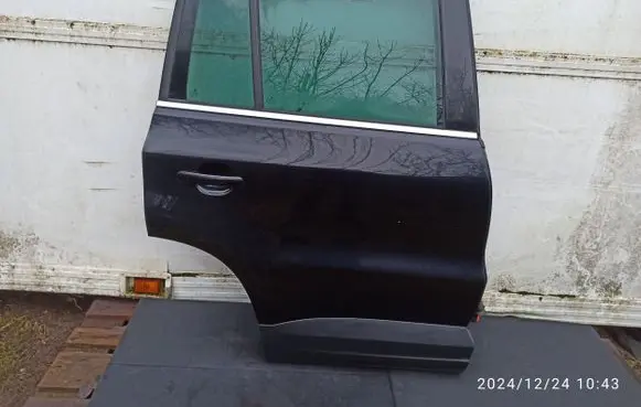 Volkswagen Tiguan Rear door LC9X