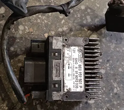 Audi A4 S4 B7 8E 8H Coolant fan relay 8E0959501P 898092000