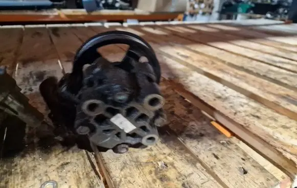 Toyota Corolla Verso AR10 Power steering pump
