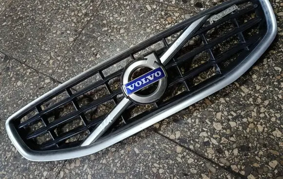Volvo V60 Front bumper upper radiator grill 30795039